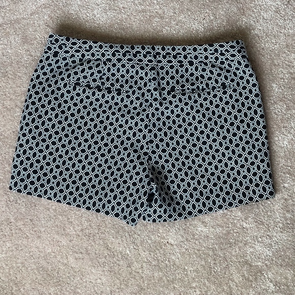 Banana Republic Hampton Fit Shorts - Picture 2 of 7